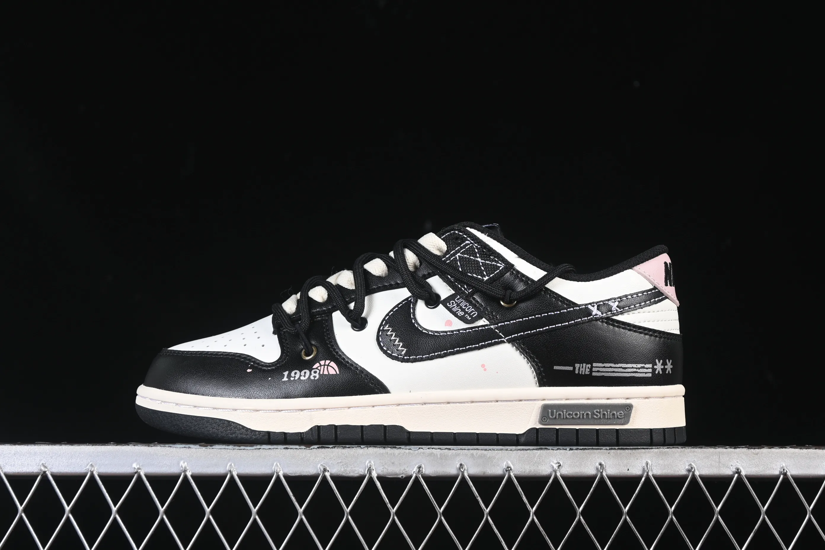 All categories Nk SB Dunk Series Nk SB Dunk Low High-end customized low-top sneakers Nike SB Dunk Low strap customization low-top casual sneakers DD1391-100